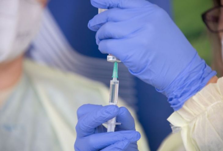 Получивший 7300 евро за фиктивные прививки кипрский врач пойдет под суд