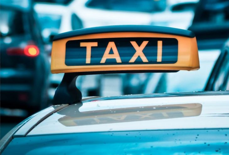 ЧП в Ларнаке: выпивший в 19 раз больше нормы таксист въехал в машину полиции 