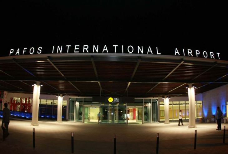 Экстренное приземление в аэропорту Пафоса из-за дыма на борту привело к задержке рейса в Москву на 22 часа 