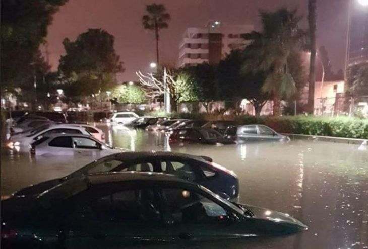 Из-за ливней в Лимассоле затоплены несколько улиц и парковок 