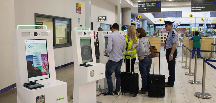 Кипр переходит на электронный паспортный контроль в аэропортах | CypLIVE