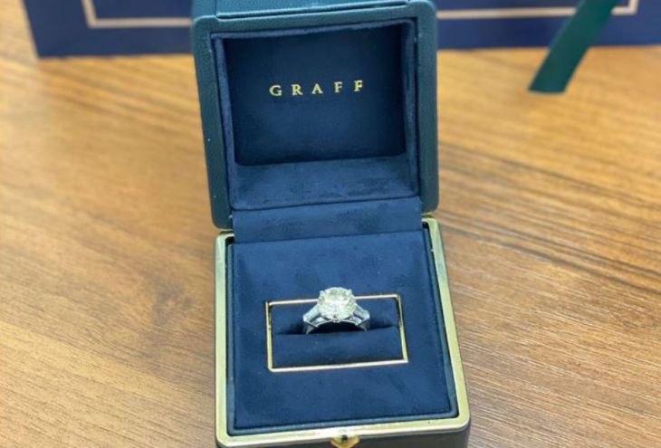 Шереметьевские таможенники нашли в багаже пассажира из Пафоса дорогое незадекларированное кольцо 