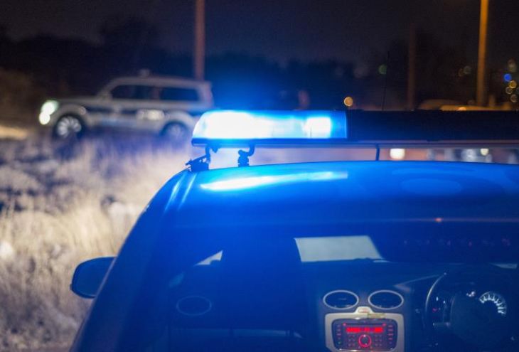 В три часа ночи три подростка из Ларнаки врезались в две припаркованные машины и забор дома