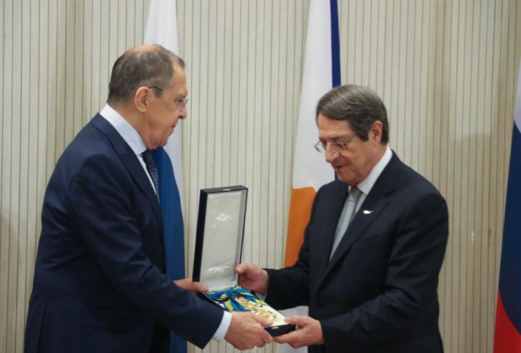 Глава МИД России получил на Кипре орден Макариоса 
