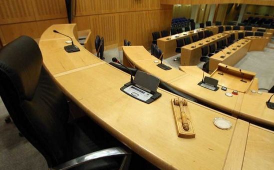 Для чего 56 депутатам нужен 101 помощник? - Вестник Кипра