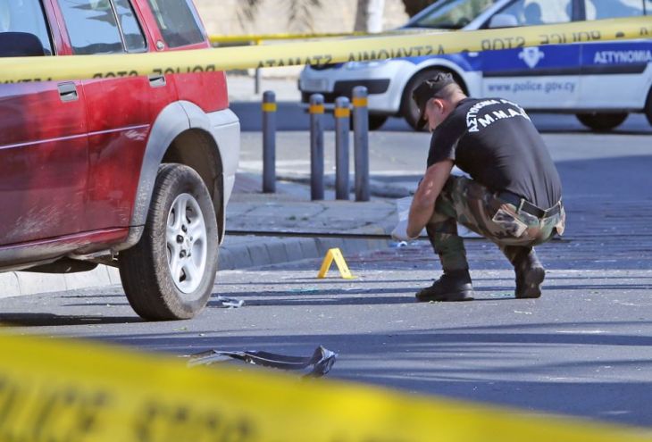 В 10 утра в Лимассоле неизвестные обстреляли офис автодилера