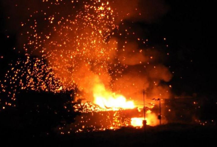 Серия взрывов и пожар на севере Кипра (видео)