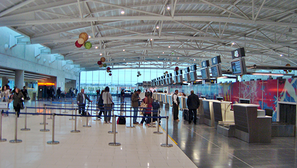 Русские дебоширы задержаны в аэропорту Кипра | CypLIVE