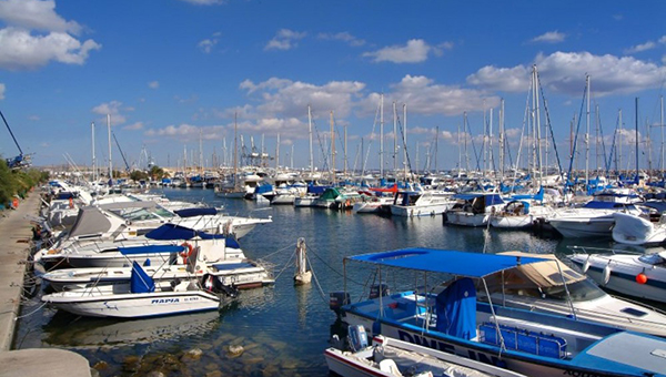 На борту пришвартованной, на Кипре яхты найдены наркотики, оружие и патроны | CypLIVE