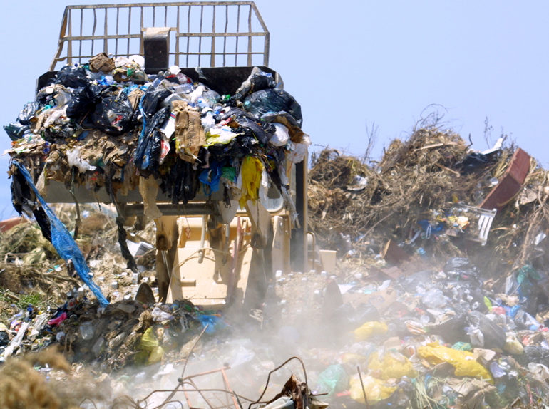 Почти 80% мусора по-прежнему вывозится на свалки