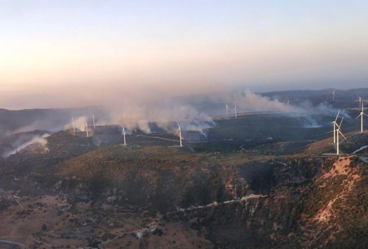 На Кипре бушует огромный пожар