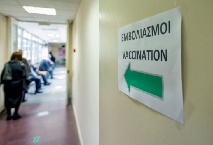 Доктор Караяннис: «Давайте не обращать внимания на дезинформацию и продолжать вакцинацию»