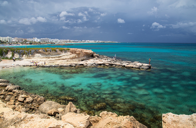 На Кипре после жаркого начала октября метеорологи предсказывают похолодание и ливни.
