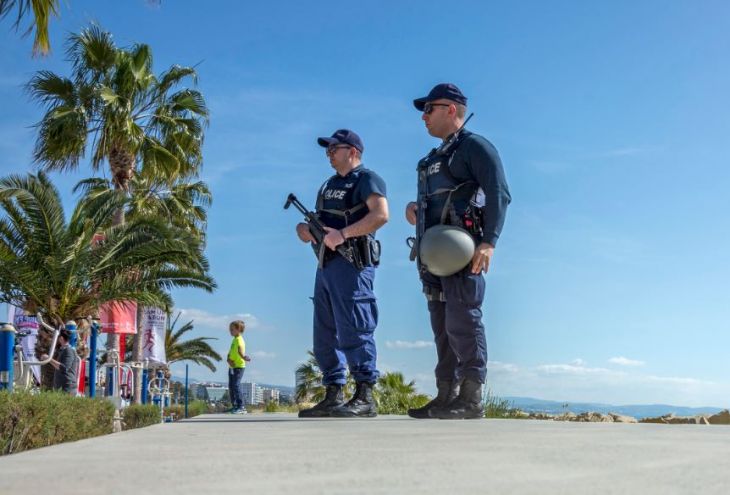 На Кипре усилено присутствие полиции в местах скопления людей 