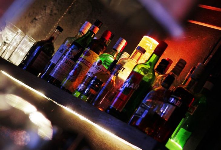 Полиция Кипра начала проверять ночные клубы на наличие подростков 