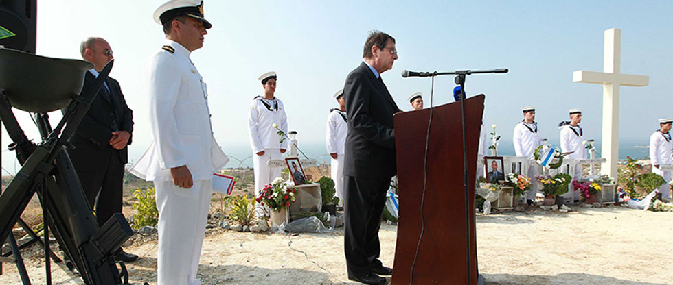 На Кипре почтили память жертв взрыва в Мари