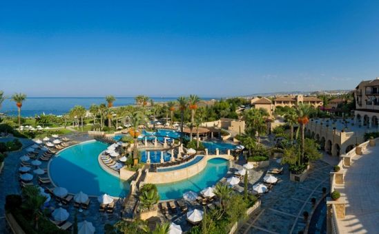 Почти половина киприотов предпочитает роскошные отели - Вестник Кипра