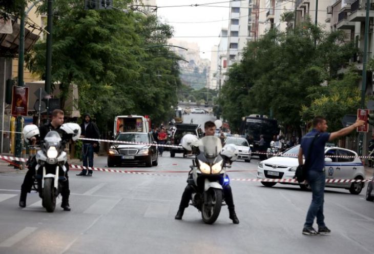 В машине экс-премьера Греции взорвалась бомба в конверте