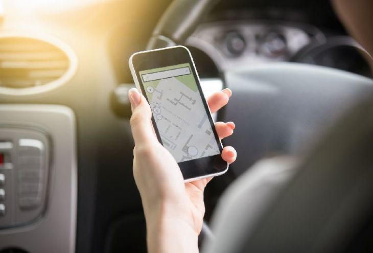 59% водителей на Кипре используют телефоны во время движения