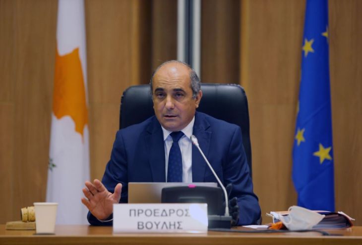Глава парламента Кипра временно сложил с себя полномочия 