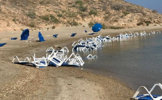 Вандалы разгромили пляж Глики Неро - Вестник Кипра