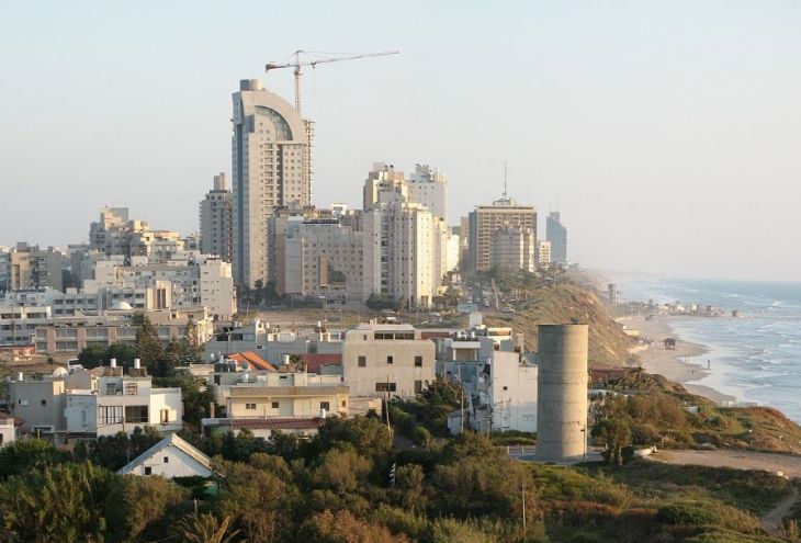 Турист с Кипра кидал куски мрамора в израильских полицейских и укусил одного из них