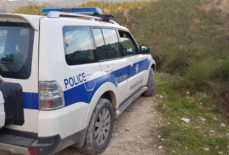 Угнанный в деревне Аредиу микроавтобус найден на склоне холма (видео)