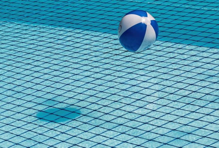 В Паралимни упала в бассейн 14-месячная девочка