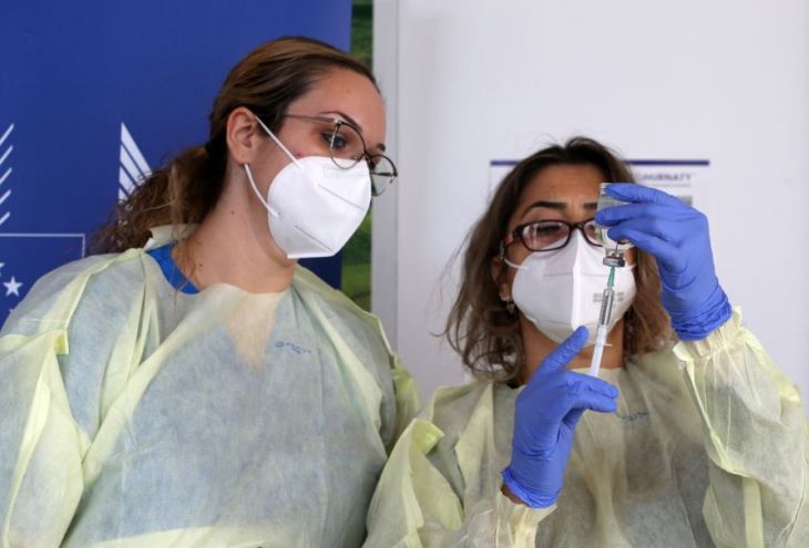 Минздрав Кипра увещевает медсестер госбольниц вакцинироваться 