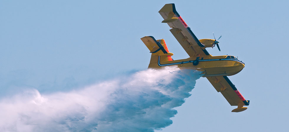 Крупный пожар в районе Полиса локализовали с помощью самолетов