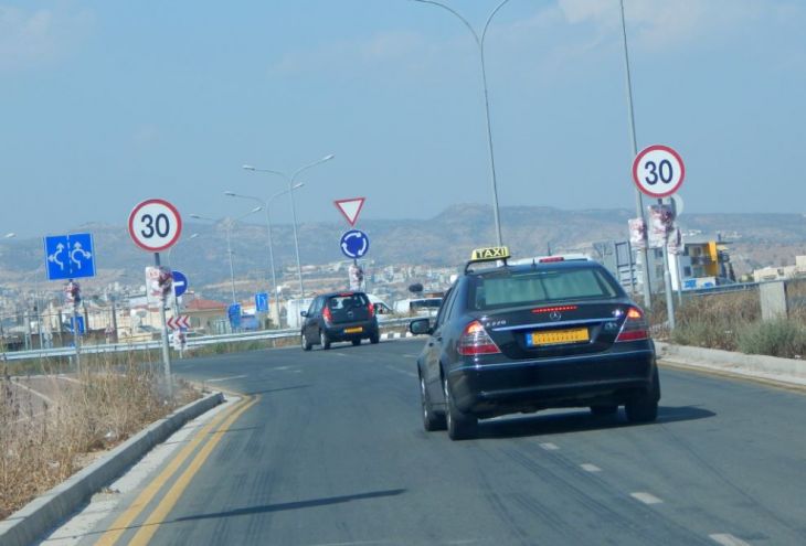 На кипрских такси появится реклама