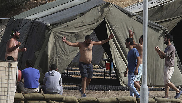 Содержание беженцев на территории базы британских ВВС на Кипре обходится в миллион фунтов