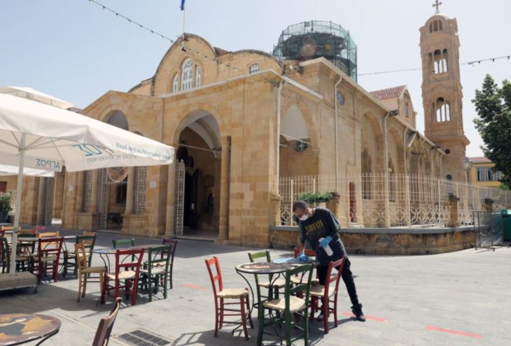 Полиция Кипра штрафует не соблюдающие указы минздрава рестораны 