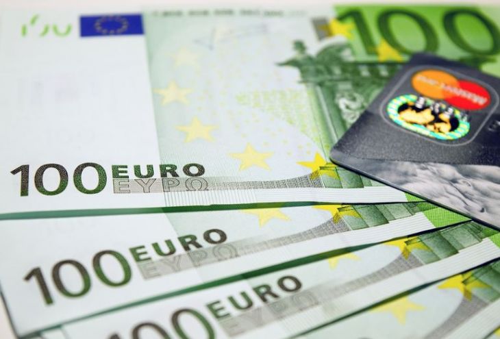 Полиция Лимассола ищет мужчину с поддельными 100-евровыми банкнотами 