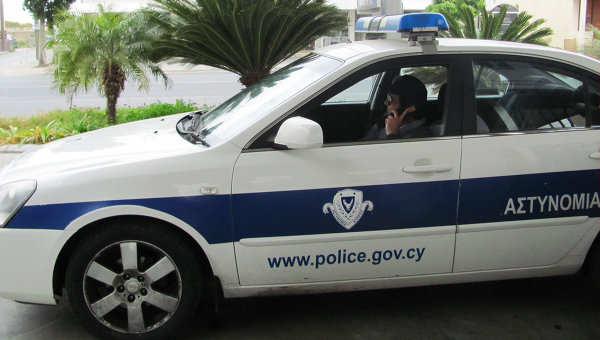 Полиция Кипра разыскивает лихача с наркотиками под сиденьем