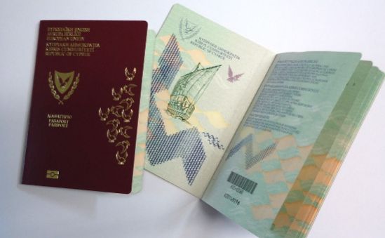 Наполовину киприотка 17 лет ждала получения кипрского паспорта - Вестник Кипра