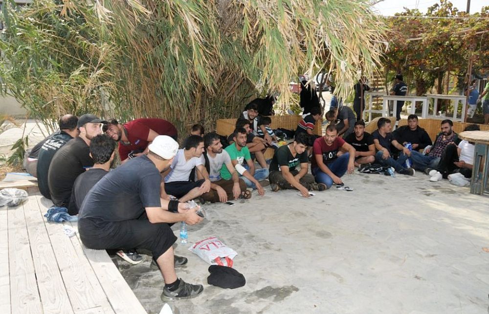 Вестник Кипра - Деревня-гетто: беженцам запретили селиться в Хлораке