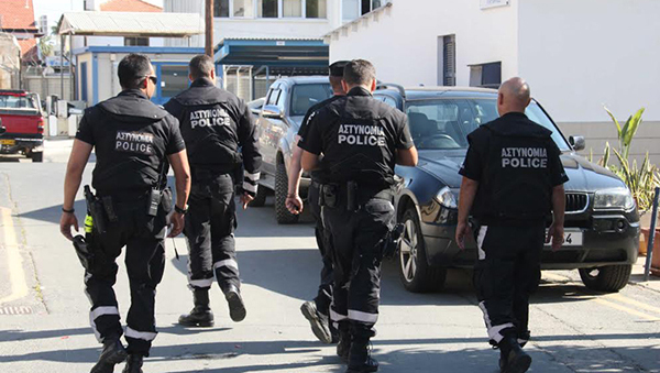Полиции Кипра пришлось применить оружие при задержании преступников