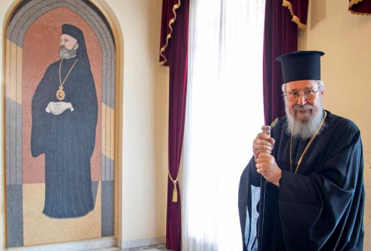 Хризостомос II отстранил от службы 12 непривитых священников 
