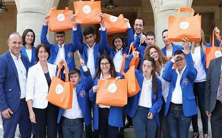 Акция по отказу от пластиковых соломинок продолжается - Вестник Кипра