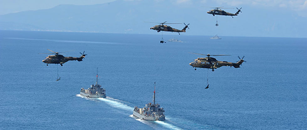 Военные вертолёты на Кипре готовятся к празднику