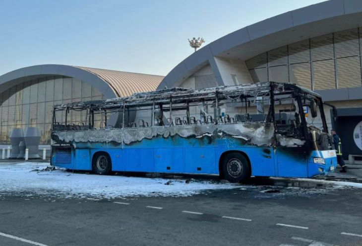 Вечером 25 августа в порту Лимассола загорелся автобус с пассажирами 