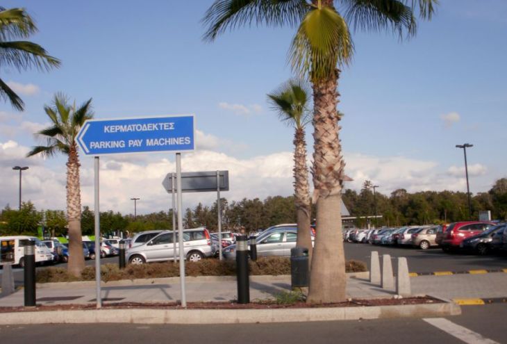 В аэропорту Пафоса задержаны шесть таксистов. Они устроили драку