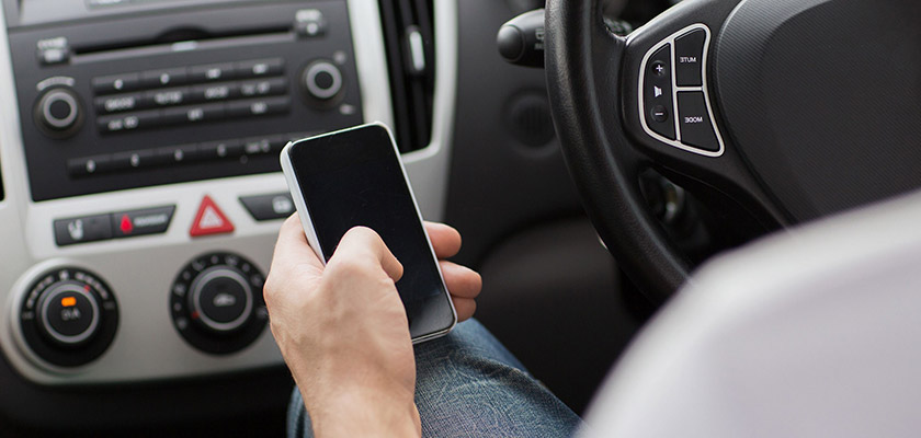 Почти 60% киприотов пользуются телефоном за рулем   | CypLIVE