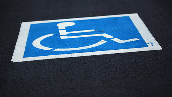 Водители Кипра злоупотребляют парковками для инвалидов