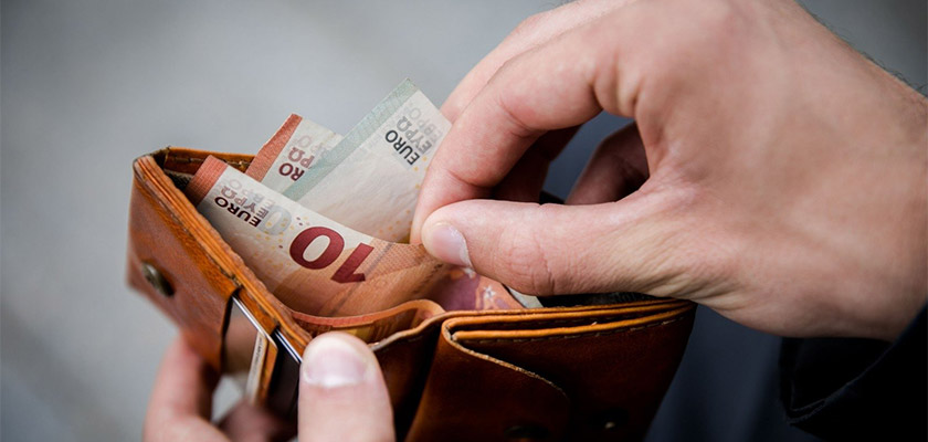 Средний доход киприотов не превышает двух тысяч евро | CypLIVE
