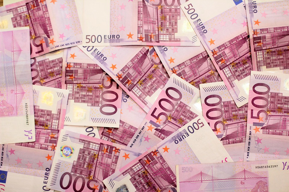 Кипрский банк выдал женщине на 40 тысяч евро больше положенного