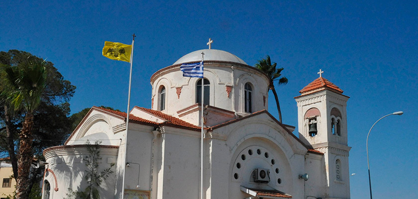 Родители подстригшегося в монахи сына хотят отсудить у Церкви Кипра 2 миллиона евро | CypLIVE