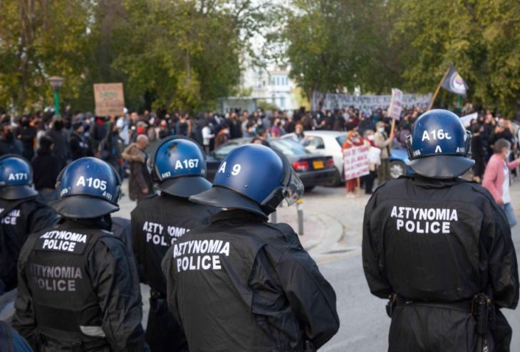 Полицейских, жестко разогнавших акцию протеста в столице Кипра, рекомендовано привлечь к ответственности 