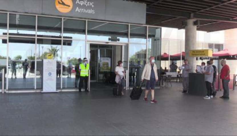 Двое задержаны в Пафосе за попытку вылететь с Кипра с поддельными паспортами